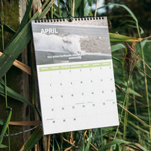 Lade das Bild in den Galerie-Viewer, Dorfkind Kalender Monat April
